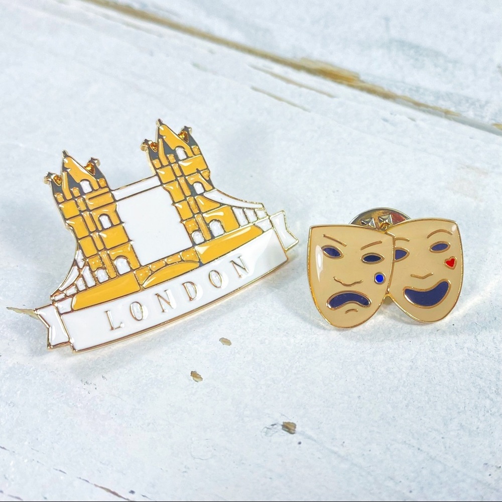 |SOLD| Rare Burberry London Bridge Collectible Lapel Pin - Picture 5 of 5